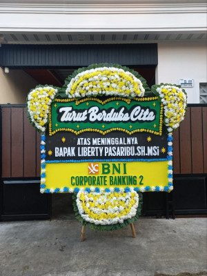 Papan Bunga Duka di Alas Barat